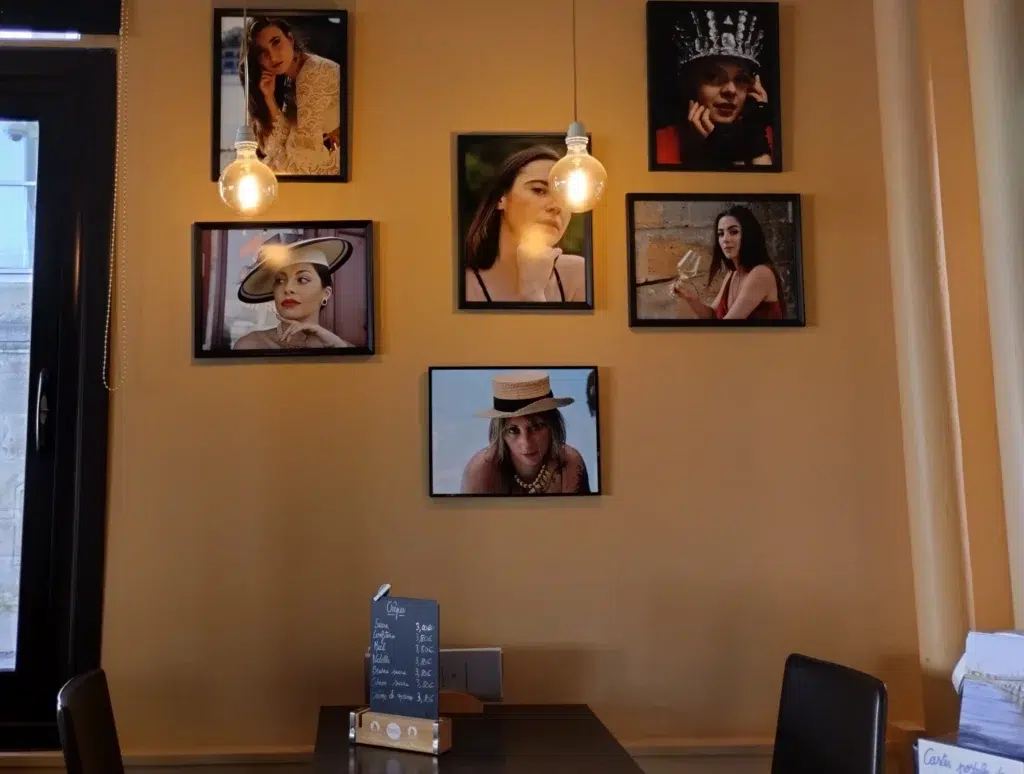 O-Marie-Annie Exposition Photos dans notre Restaurant